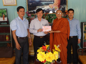 Government Religious Committee pays Tet visits to religious dignitaries in Southwest region